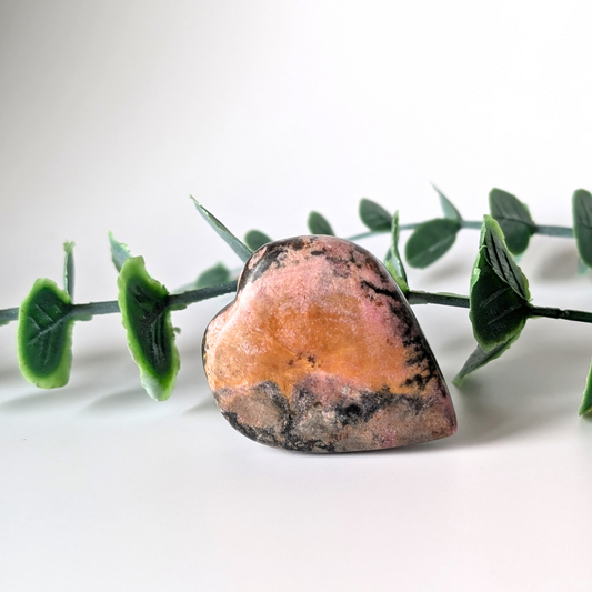 edelsteen hart van rhodoniet