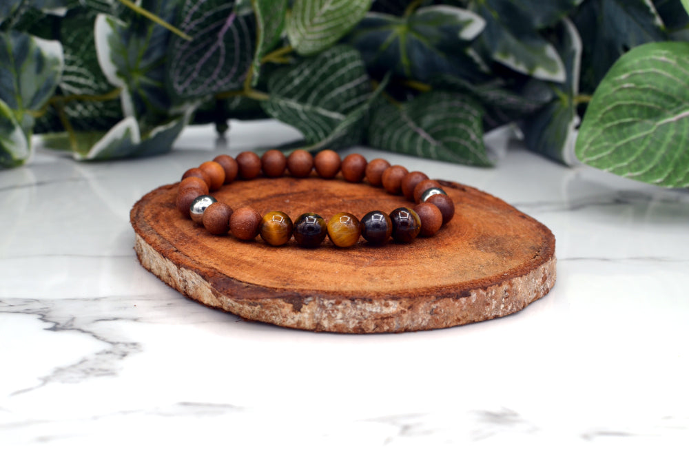 edelstenen sieraden met sandelhout en tijgeroog